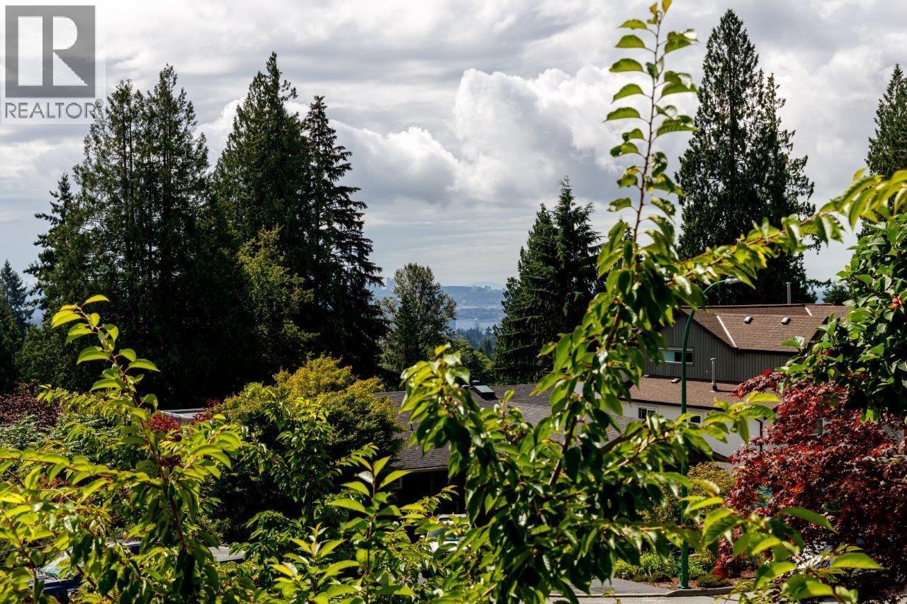Photo 12 of 4577 Meadowbank Close, North Vancouver BC