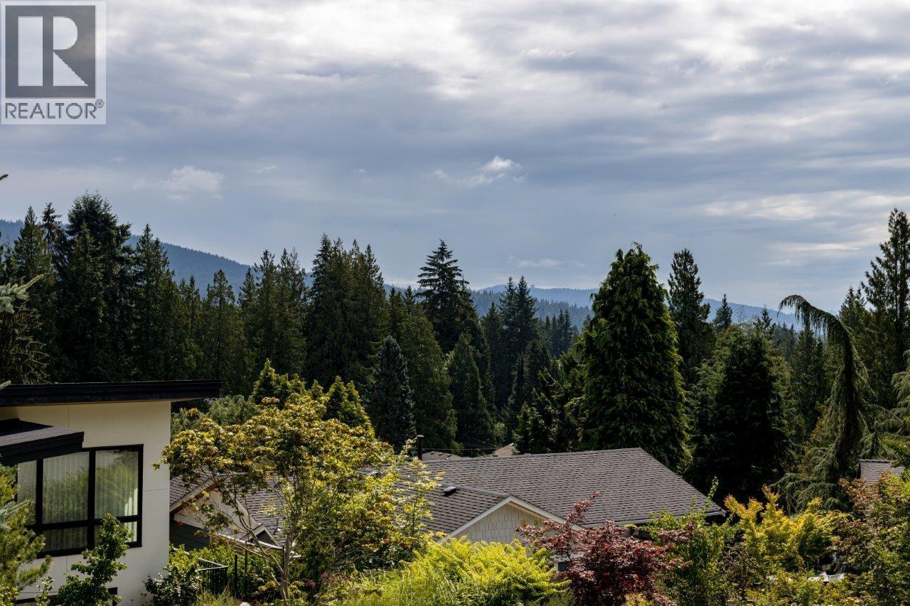 Photo 16 of 4577 Meadowbank Close, North Vancouver BC