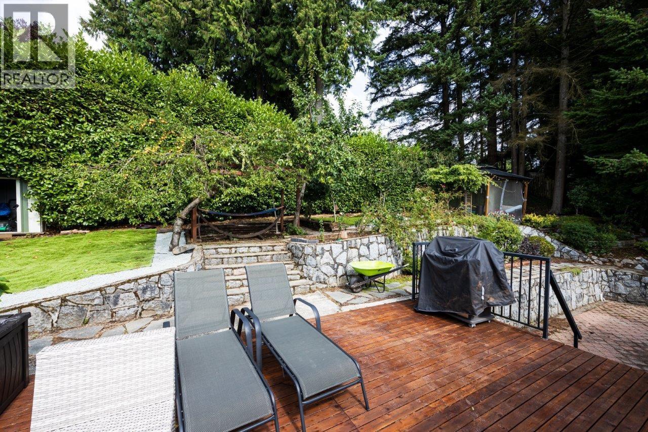Photo 13 of 4577 Meadowbank Close, North Vancouver BC