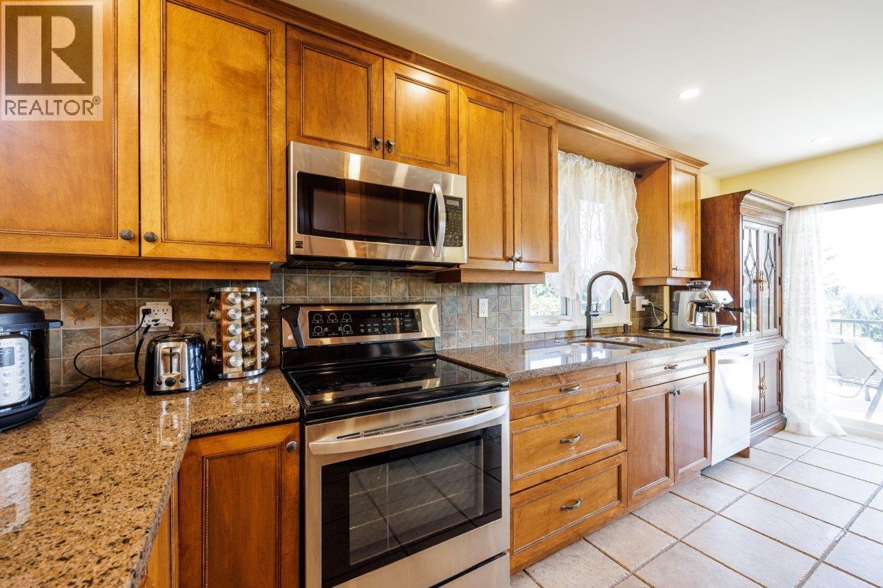 Photo 3 of 4577 Meadowbank Close, North Vancouver BC