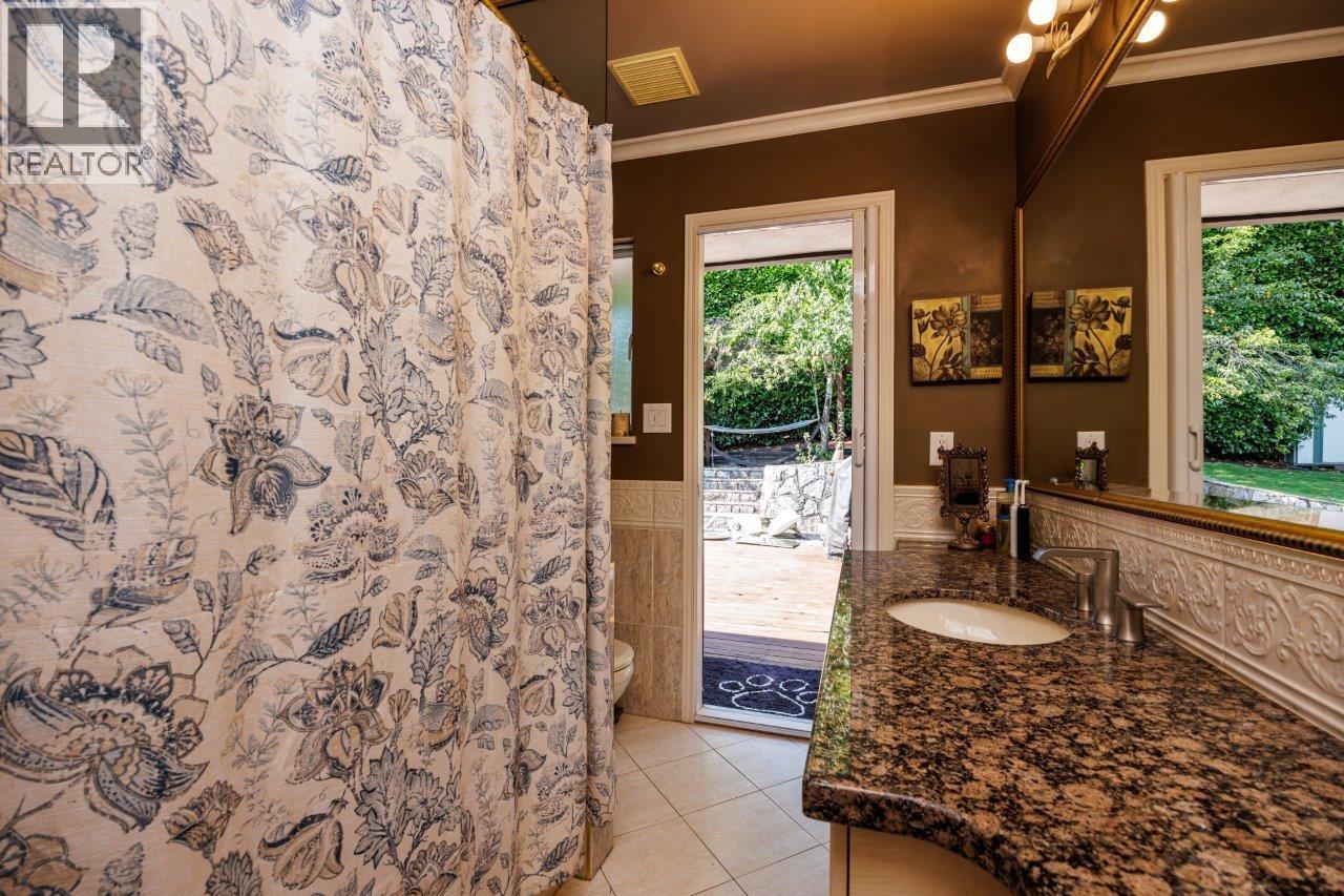 Photo 8 of 4577 Meadowbank Close, North Vancouver BC