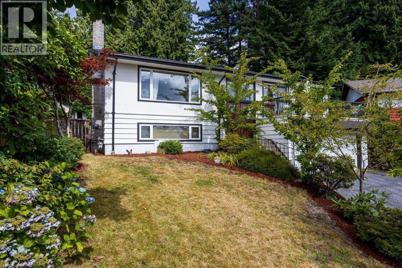 Photo 4 of 4577 Meadowbank Close, North Vancouver BC