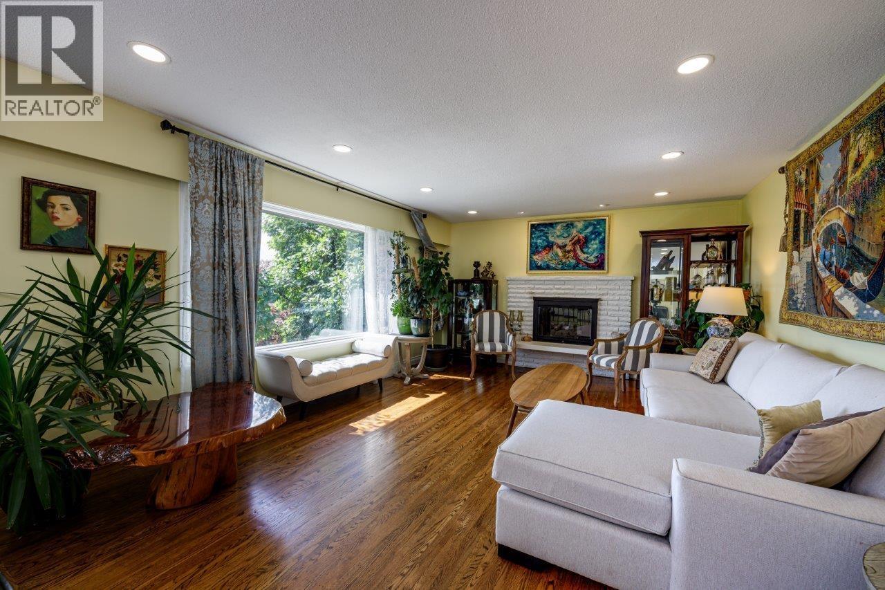 Photo 5 of 4577 Meadowbank Close, North Vancouver BC