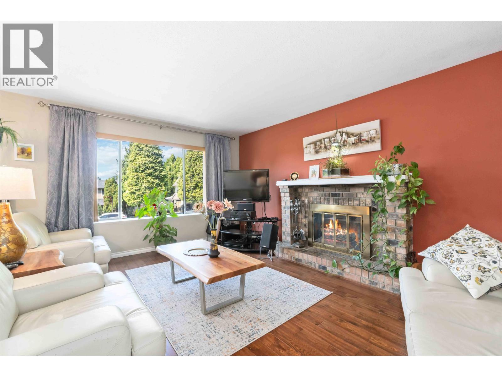 Photo 15 of 21064 Barker Avenue, Maple Ridge BC