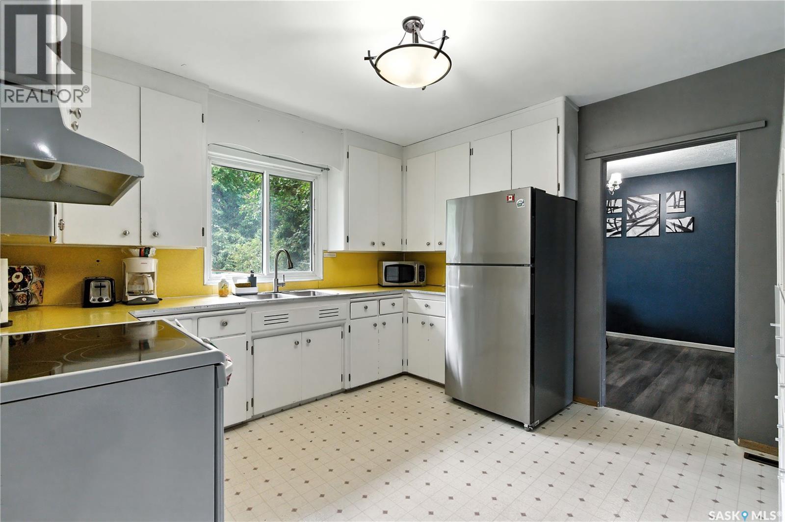 Photo 11 of 1426 10th Street E, Saskatoon SK