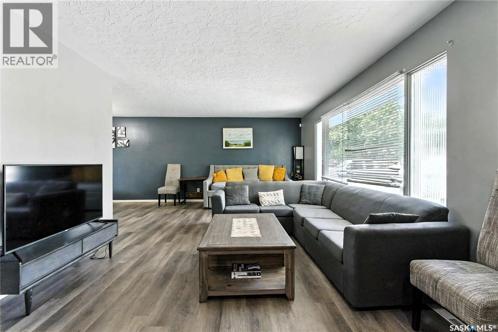 Photo 4 of 1426 10th Street E, Saskatoon SK