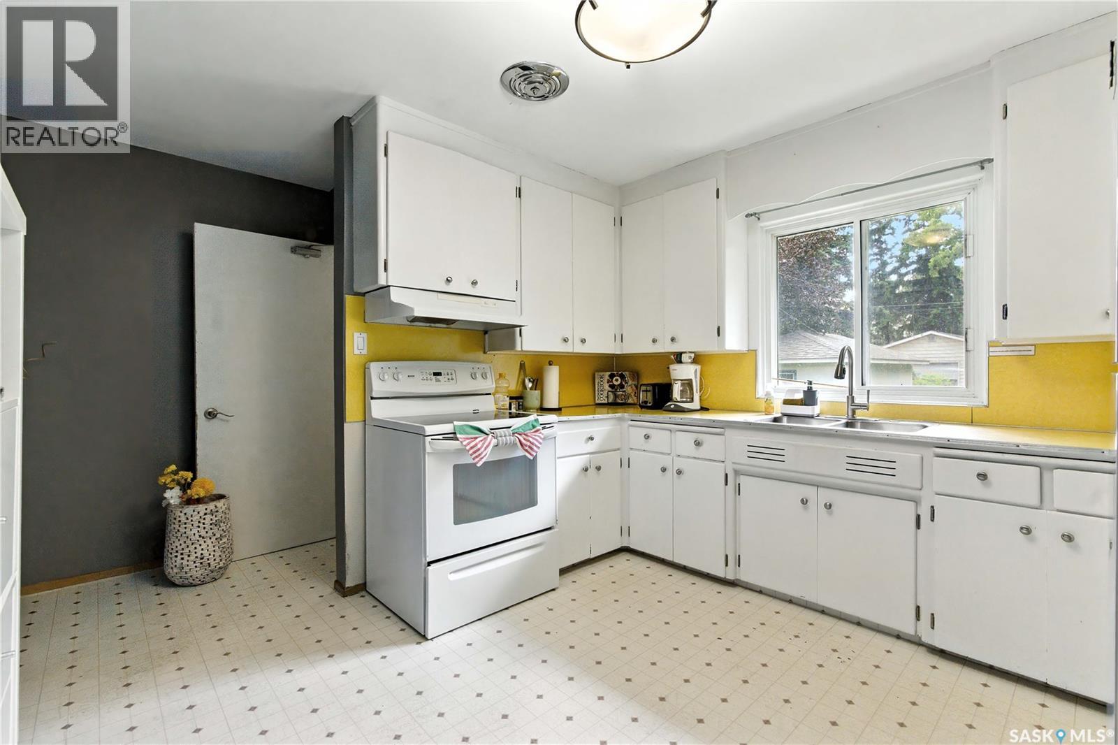 Photo 9 of 1426 10th Street E, Saskatoon SK