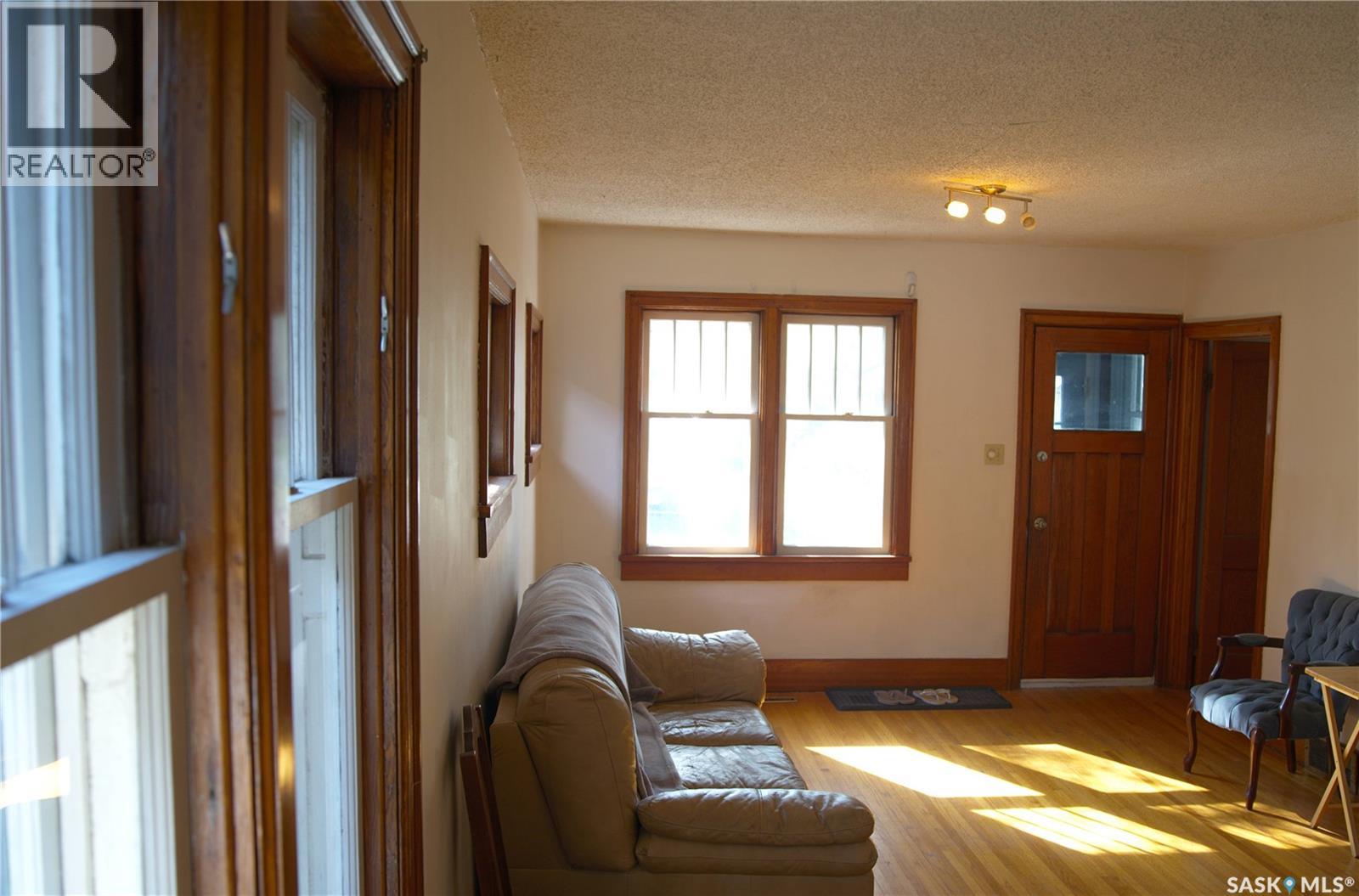 Photo 13 of 1114 C Avenue N, Saskatoon SK