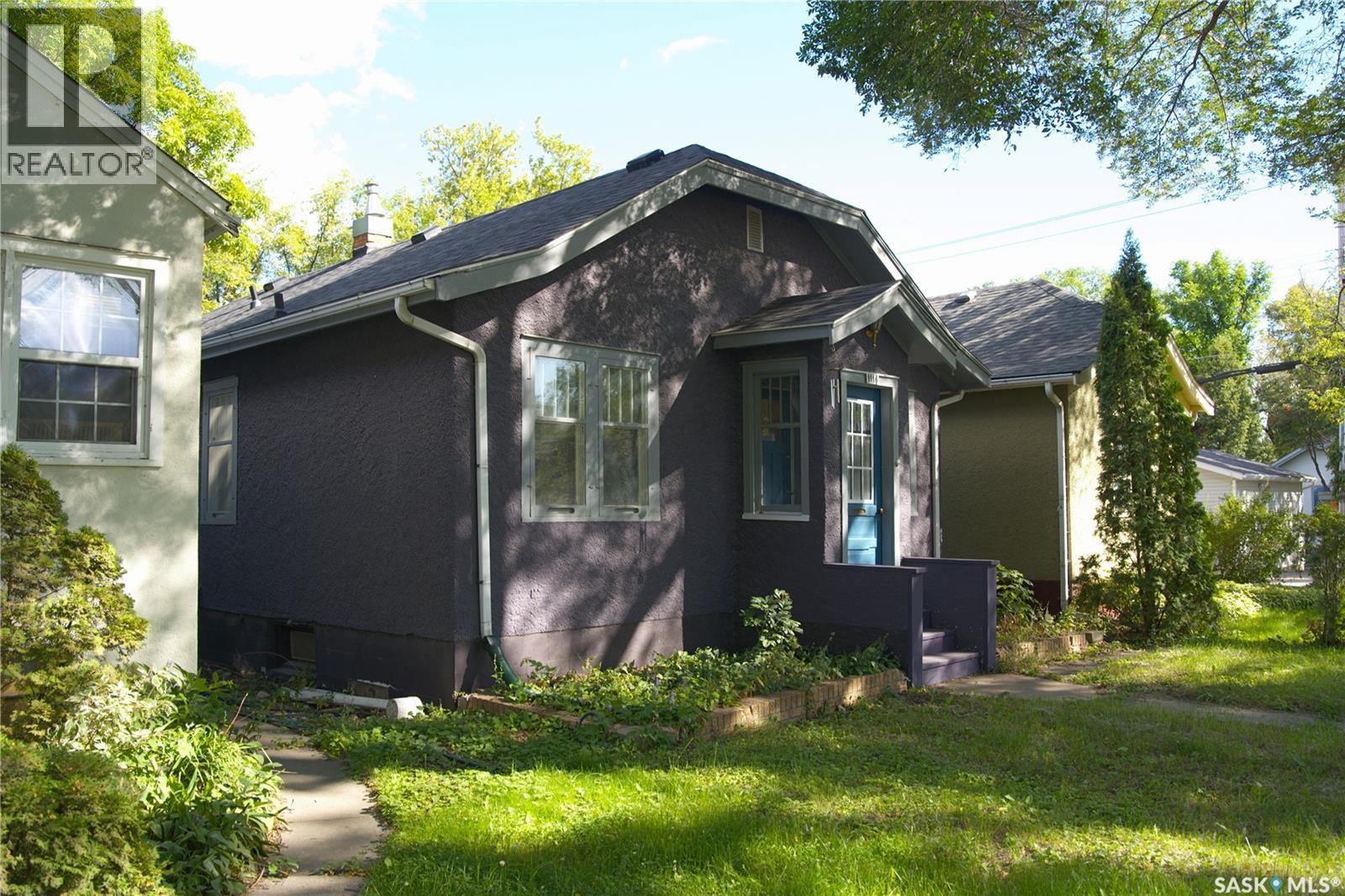 Photo 3 of 1114 C Avenue N, Saskatoon SK