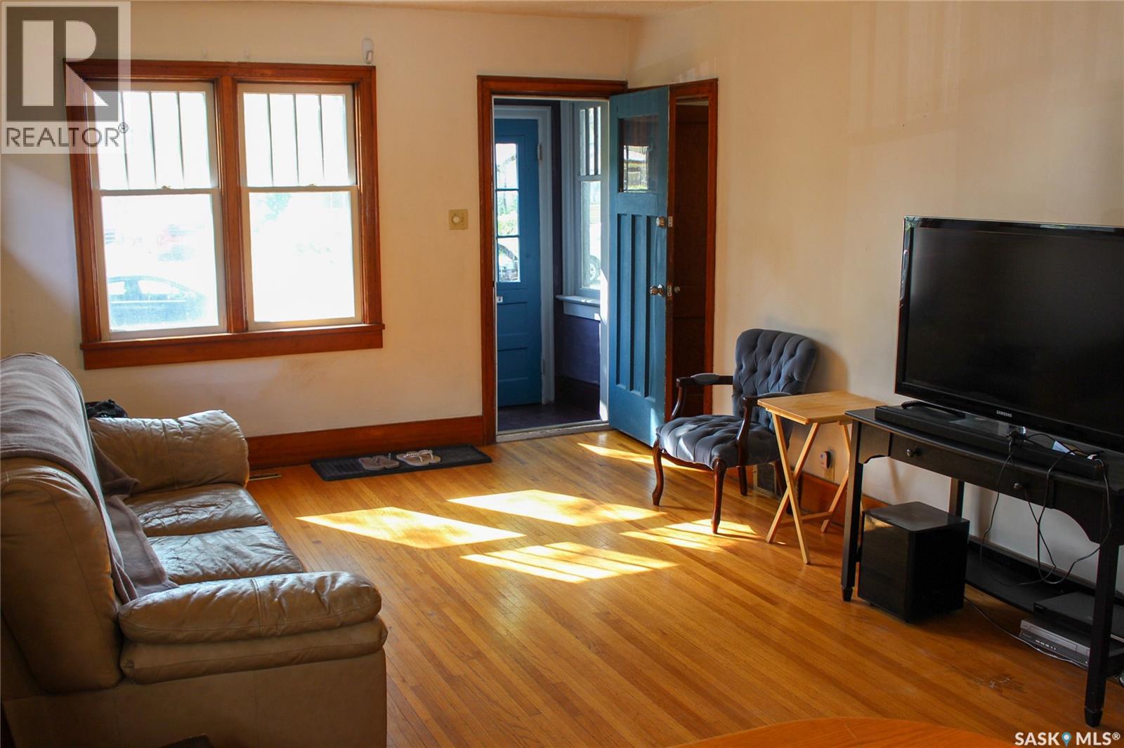 Photo 6 of 1114 C Avenue N, Saskatoon SK