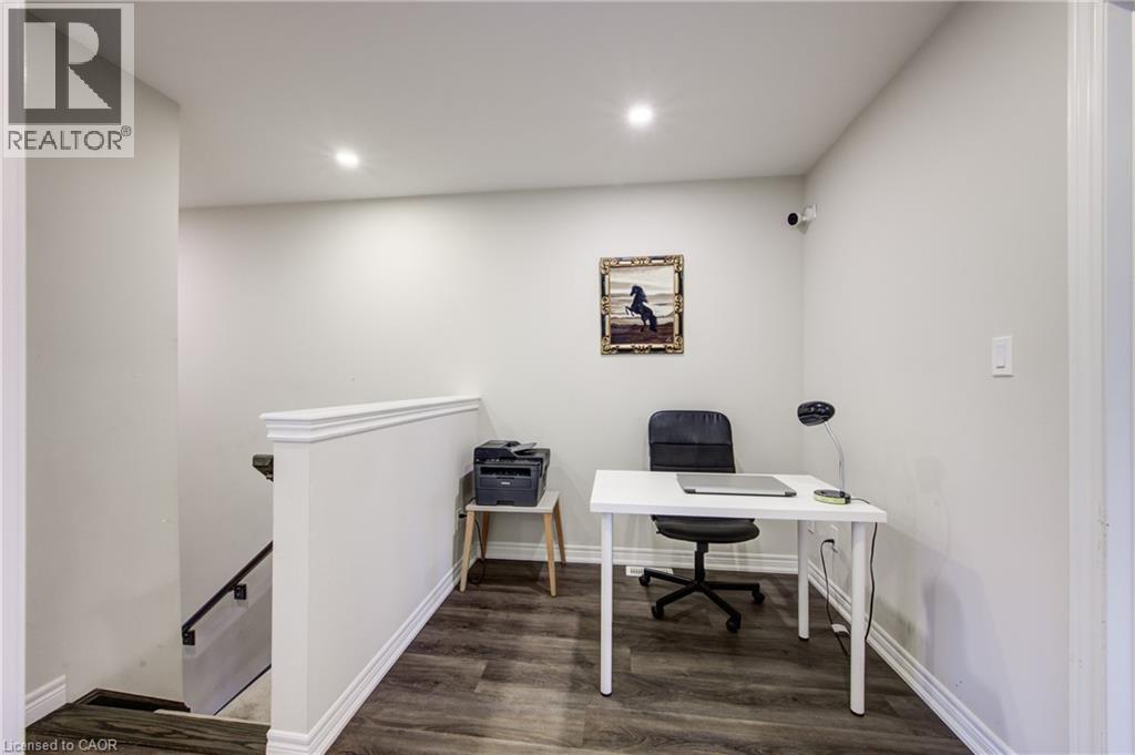 Photo 29 of 71 Heron Street S, Welland ON