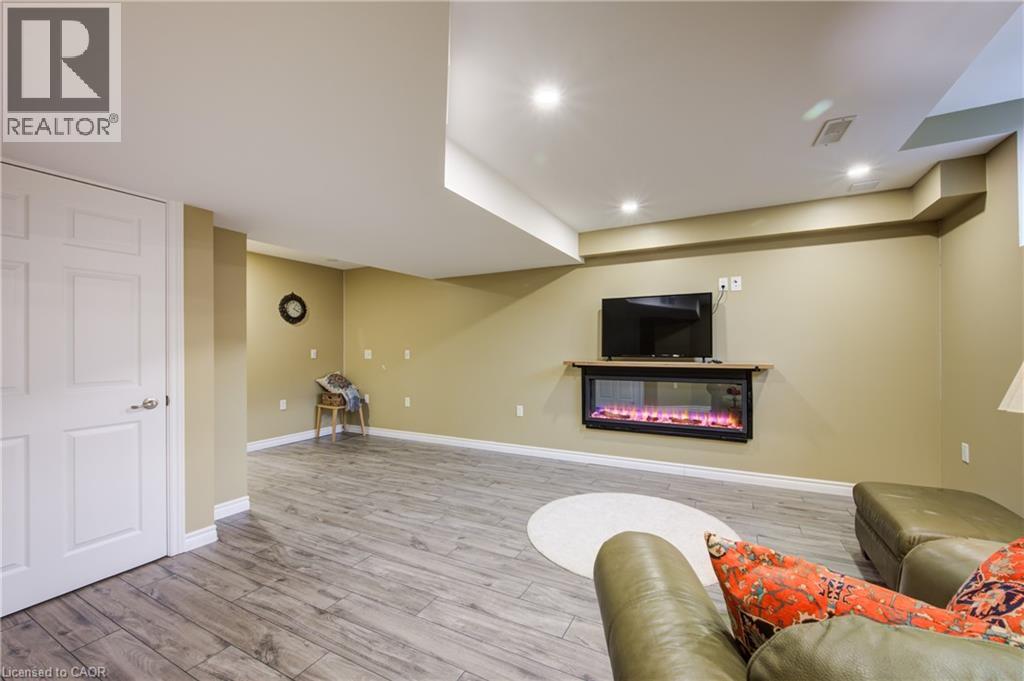 Photo 22 of 71 Heron Street S, Welland ON