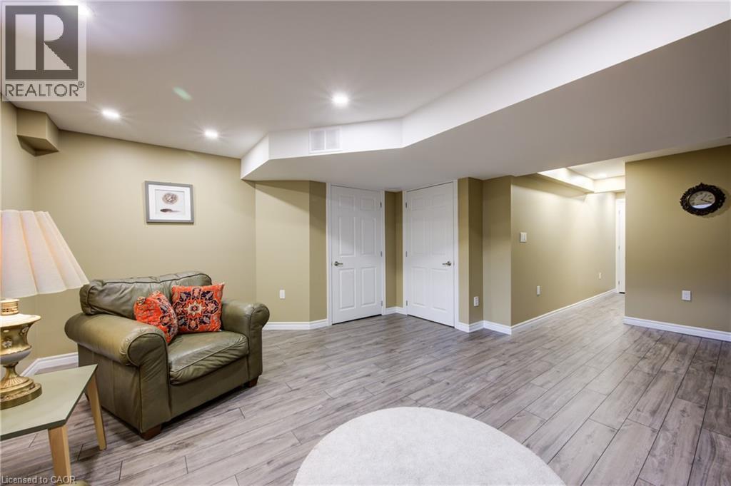 Photo 12 of 71 Heron Street S, Welland ON