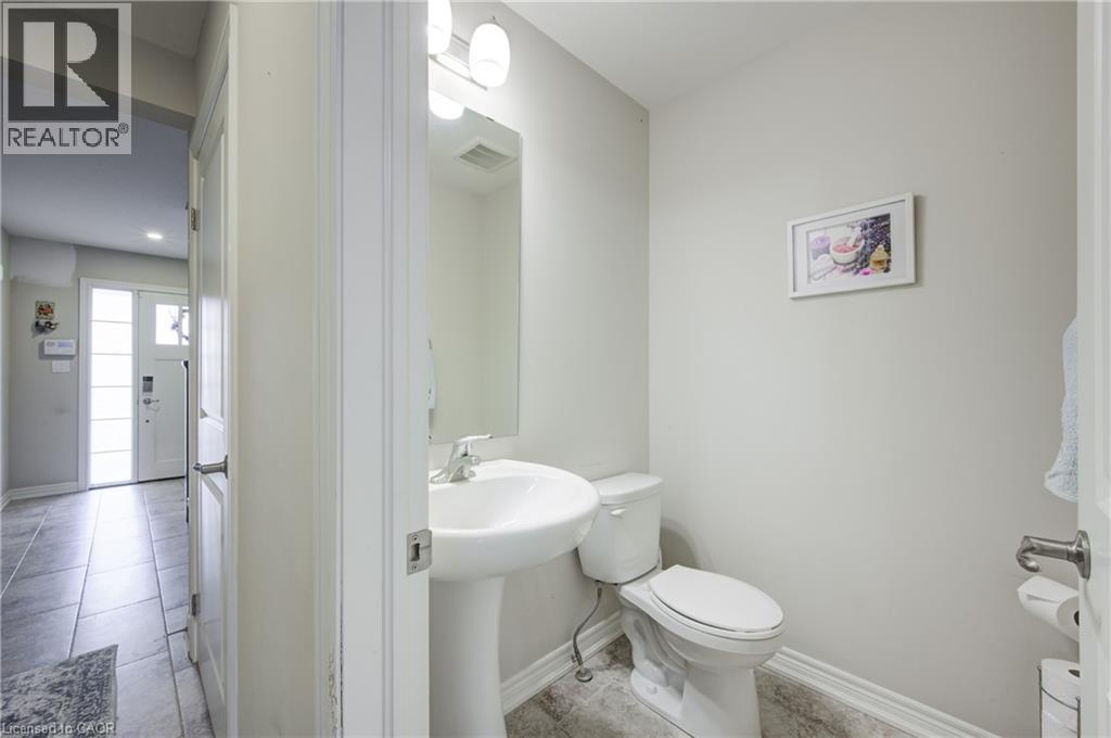 Photo 10 of 71 Heron Street S, Welland ON