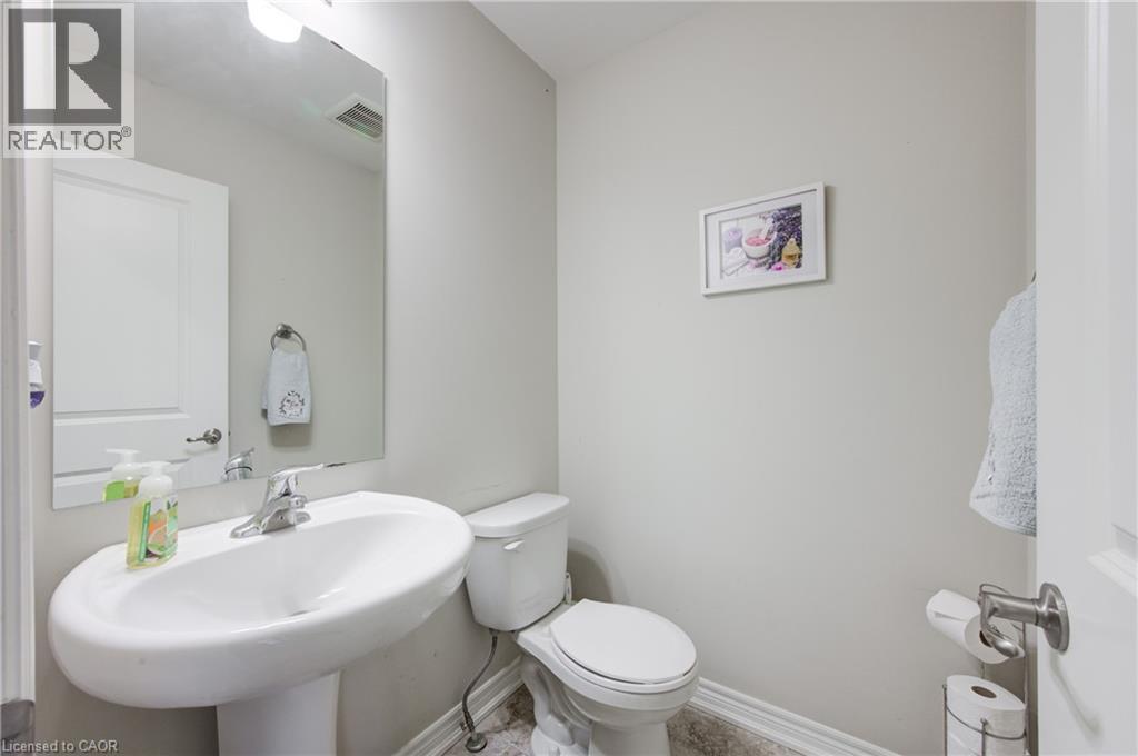 Photo 14 of 71 Heron Street S, Welland ON