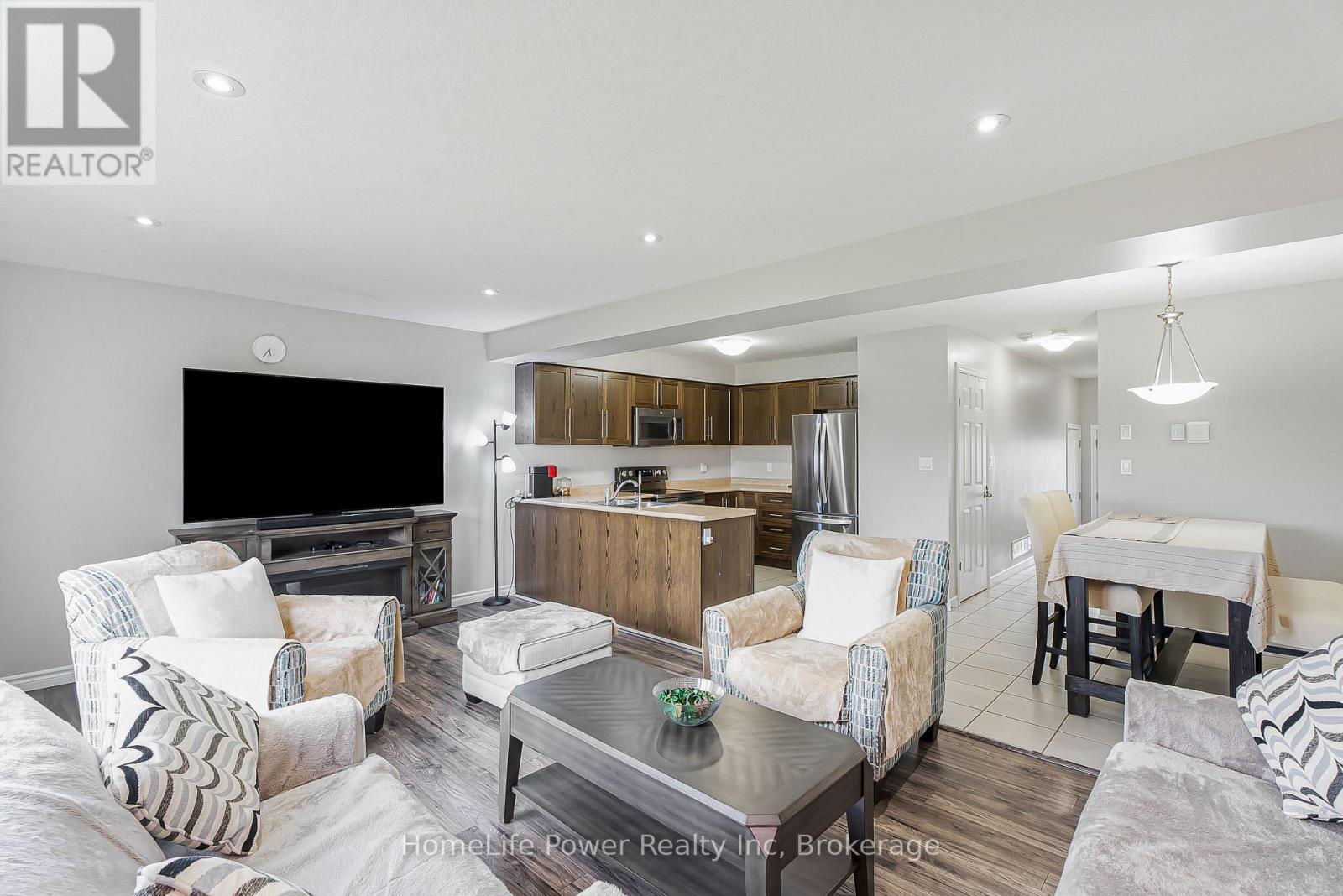 Photo 2 of 1426 Caen Avenue, Woodstock ON