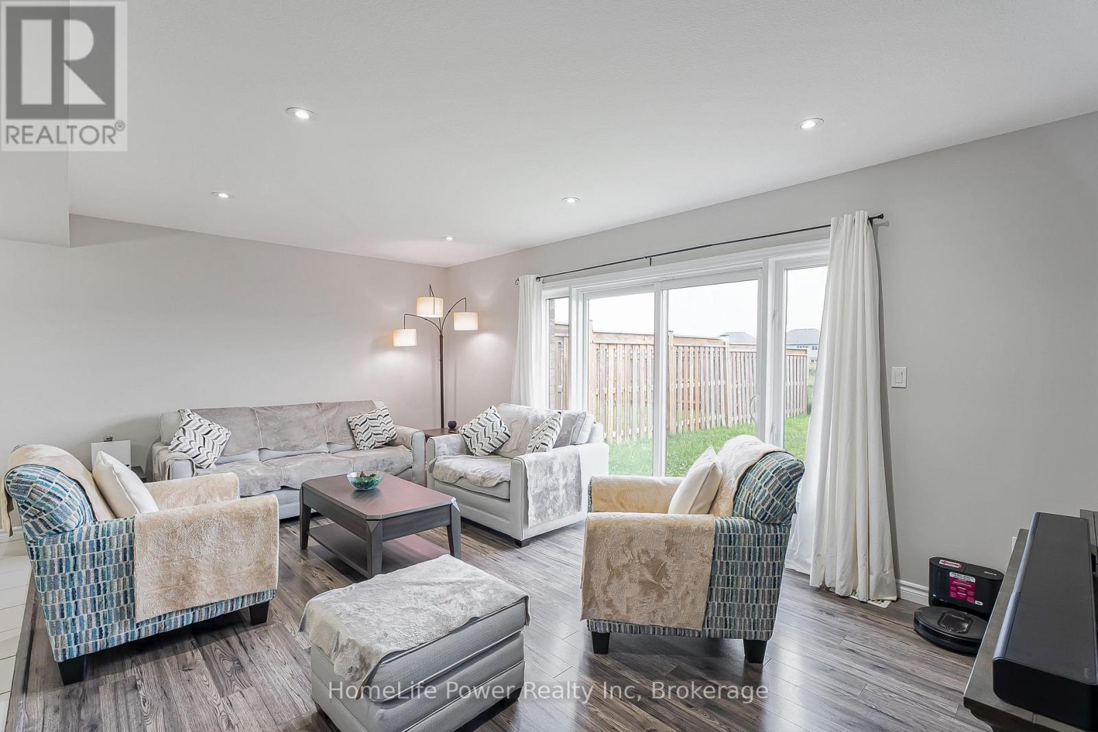 Photo 10 of 1426 Caen Avenue, Woodstock ON