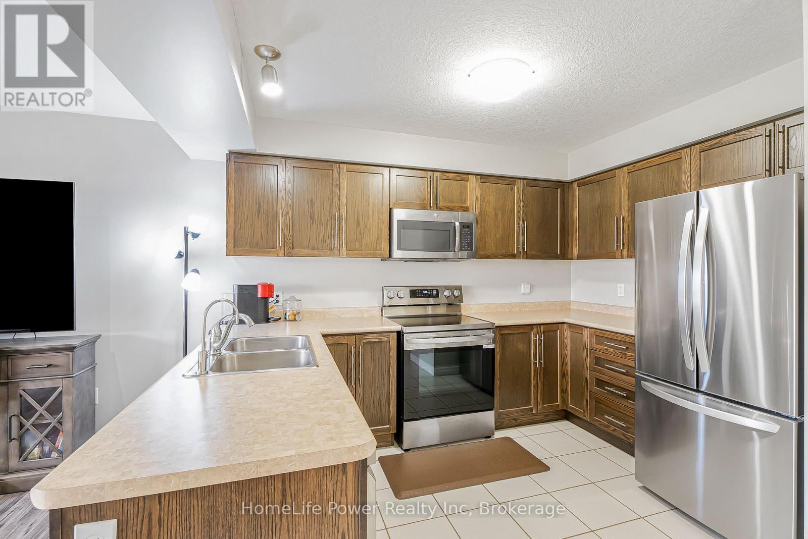 Photo 13 of 1426 Caen Avenue, Woodstock ON