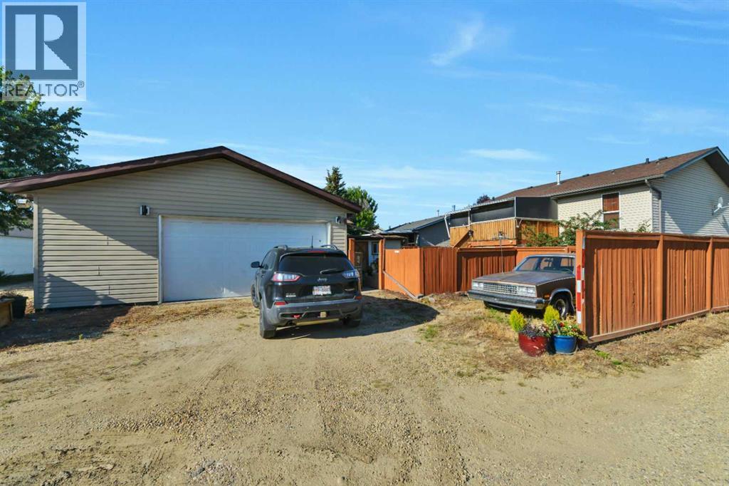 Photo 7 of 52 Parkside Crescent, Blackfalds AB