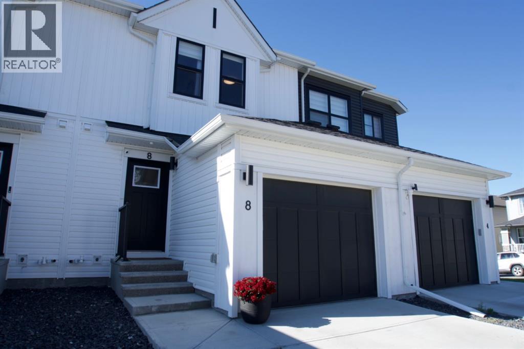 Photo 1 of 8 Heritage Lane, Cochrane AB