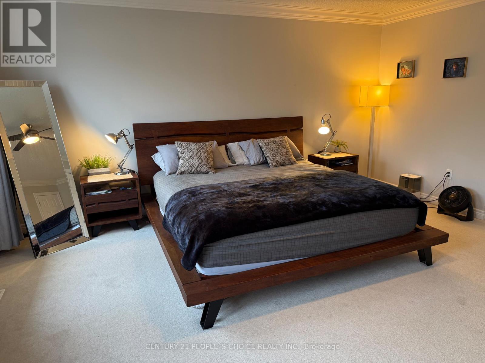 Photo 5 of 49 2019 Trawden Way, Oakville ON