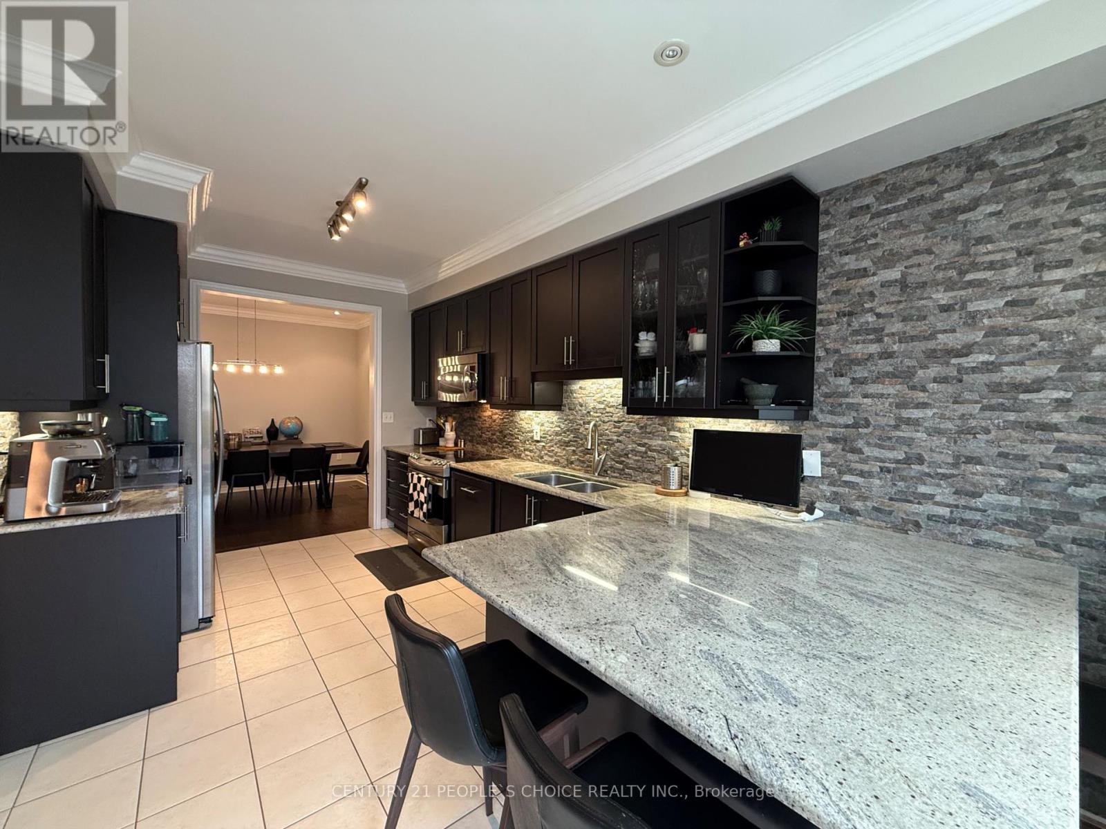 Photo 1 of 49 2019 Trawden Way, Oakville ON