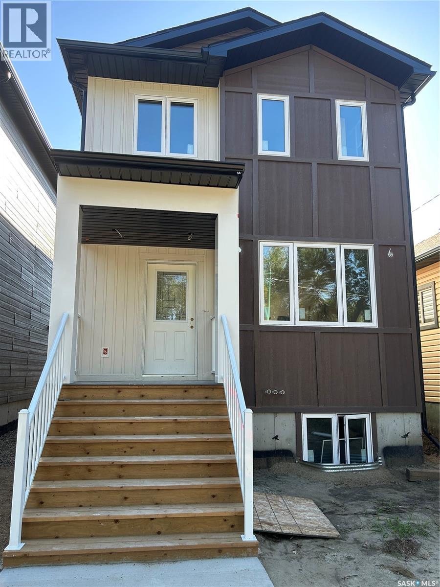 Photo 1 of 534 K Avenue N, Saskatoon SK