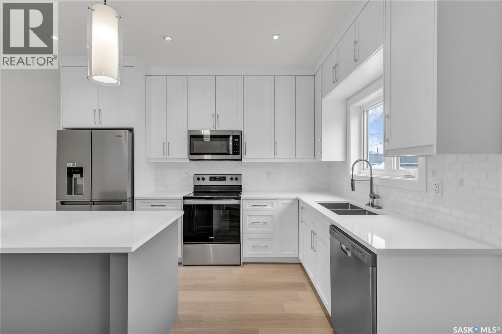 Photo 6 of 534 K Avenue N, Saskatoon SK