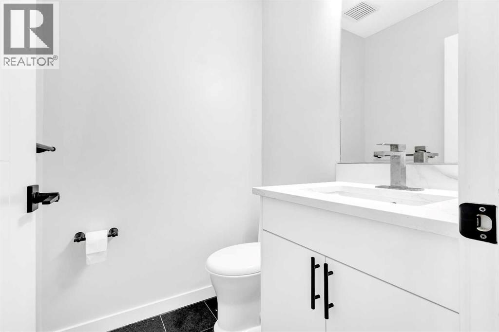 Photo 15 of 919 Shawnee Drive Sw, Calgary AB
