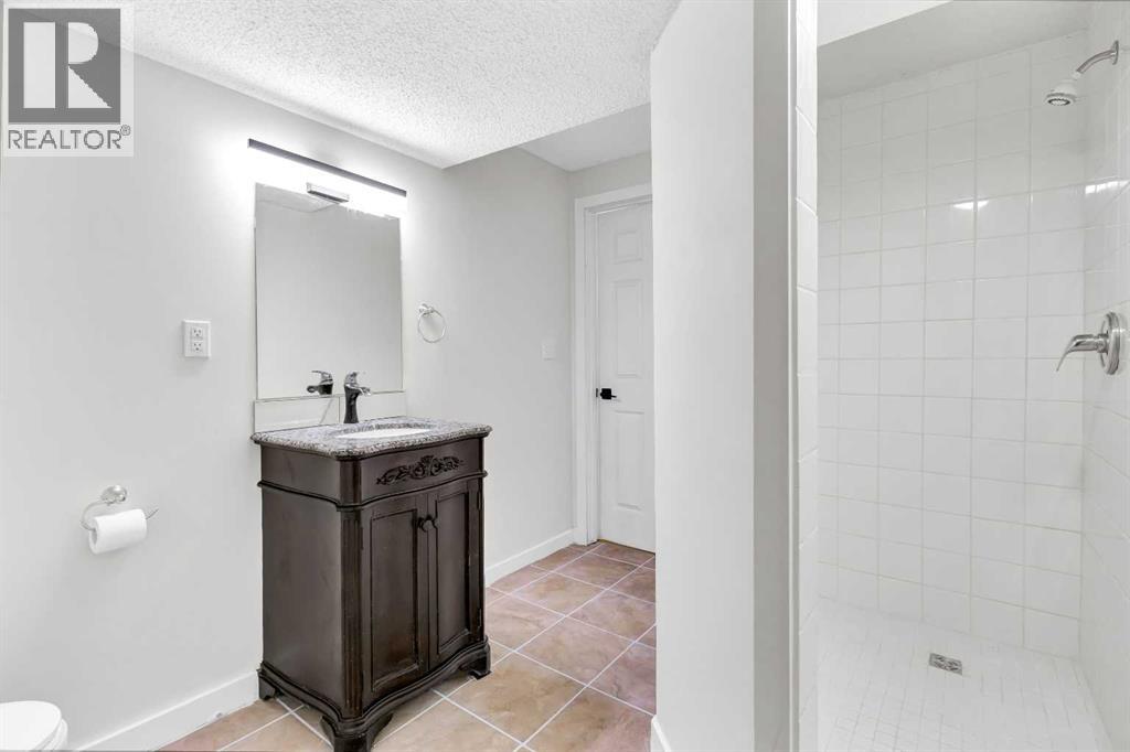 Photo 24 of 919 Shawnee Drive Sw, Calgary AB