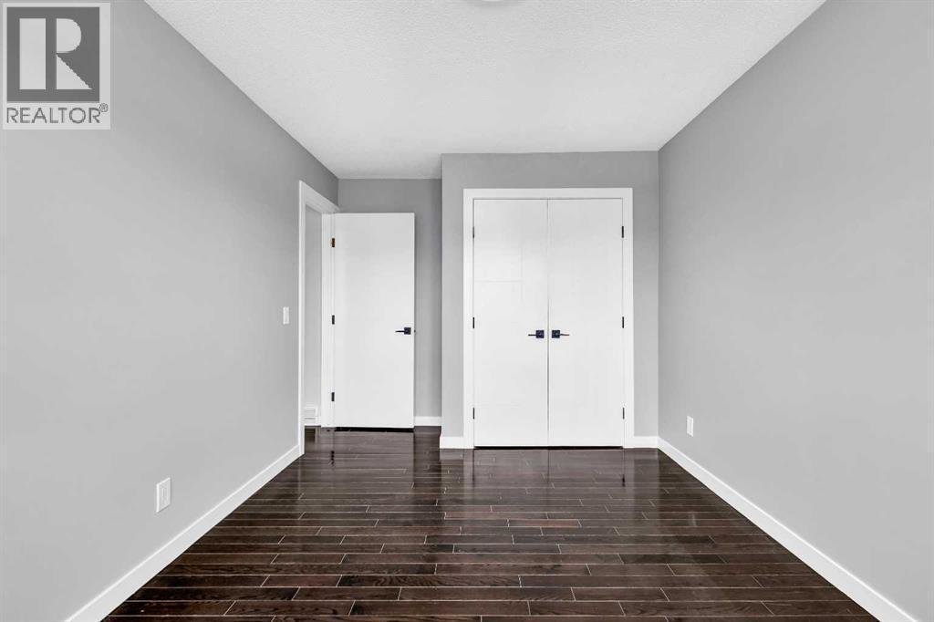 Photo 27 of 919 Shawnee Drive Sw, Calgary AB