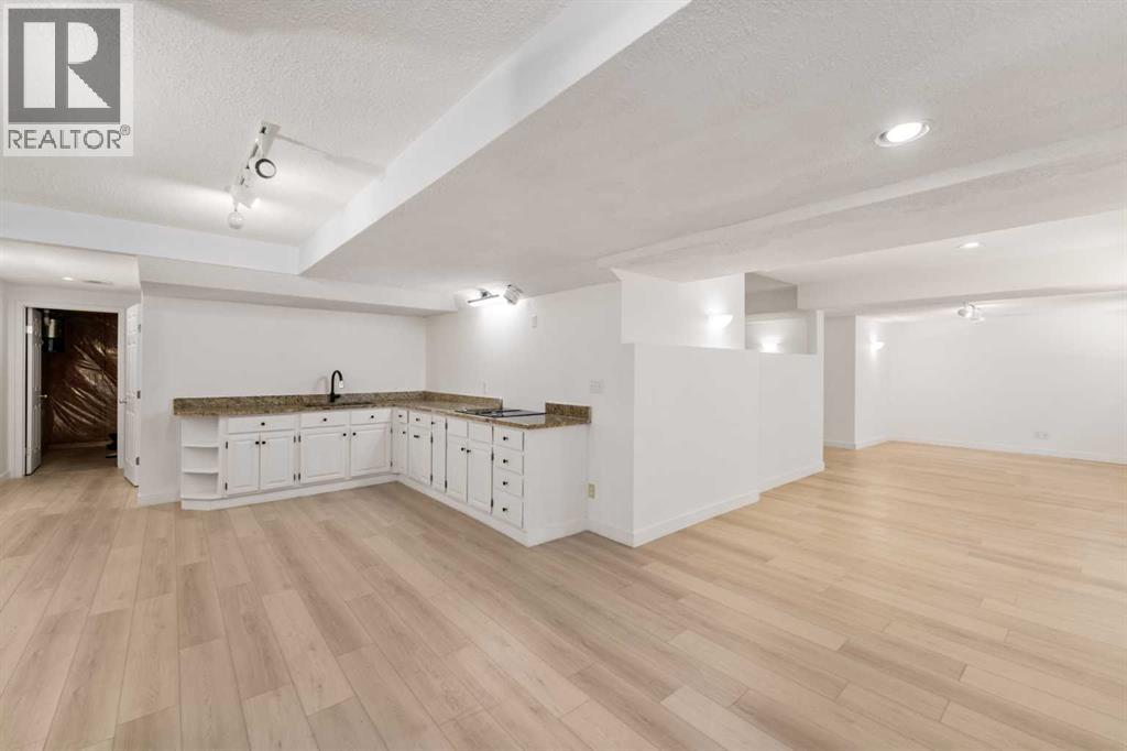 Photo 22 of 919 Shawnee Drive Sw, Calgary AB