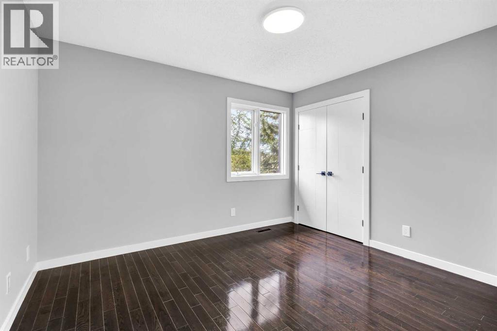 Photo 17 of 919 Shawnee Drive Sw, Calgary AB