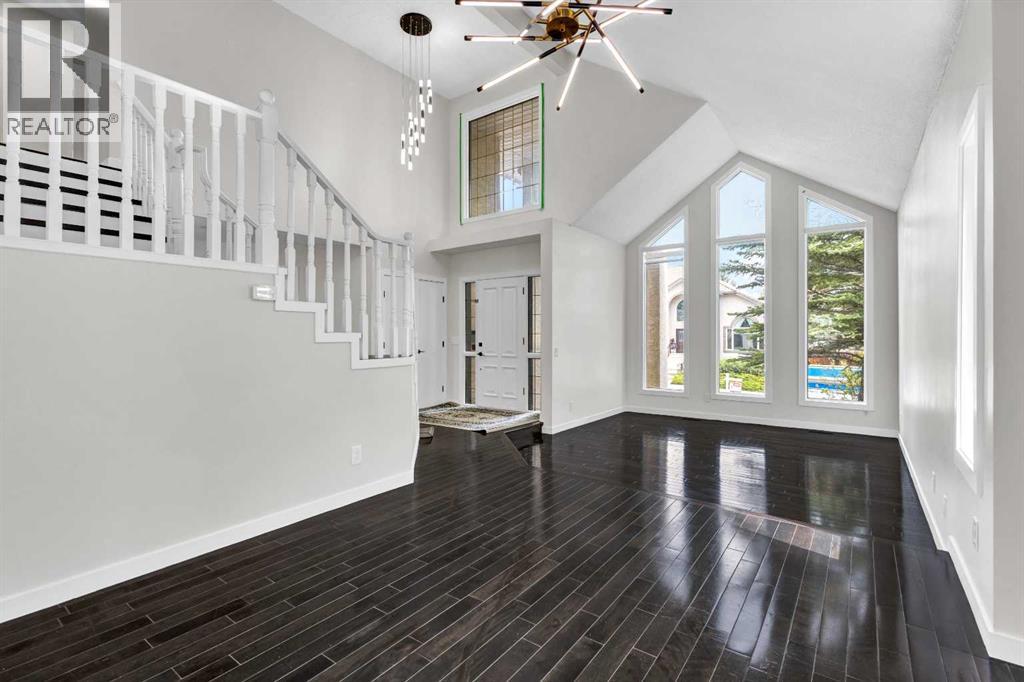 Photo 19 of 919 Shawnee Drive Sw, Calgary AB