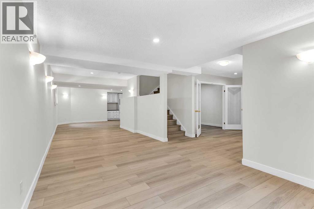 Photo 9 of 919 Shawnee Drive Sw, Calgary AB