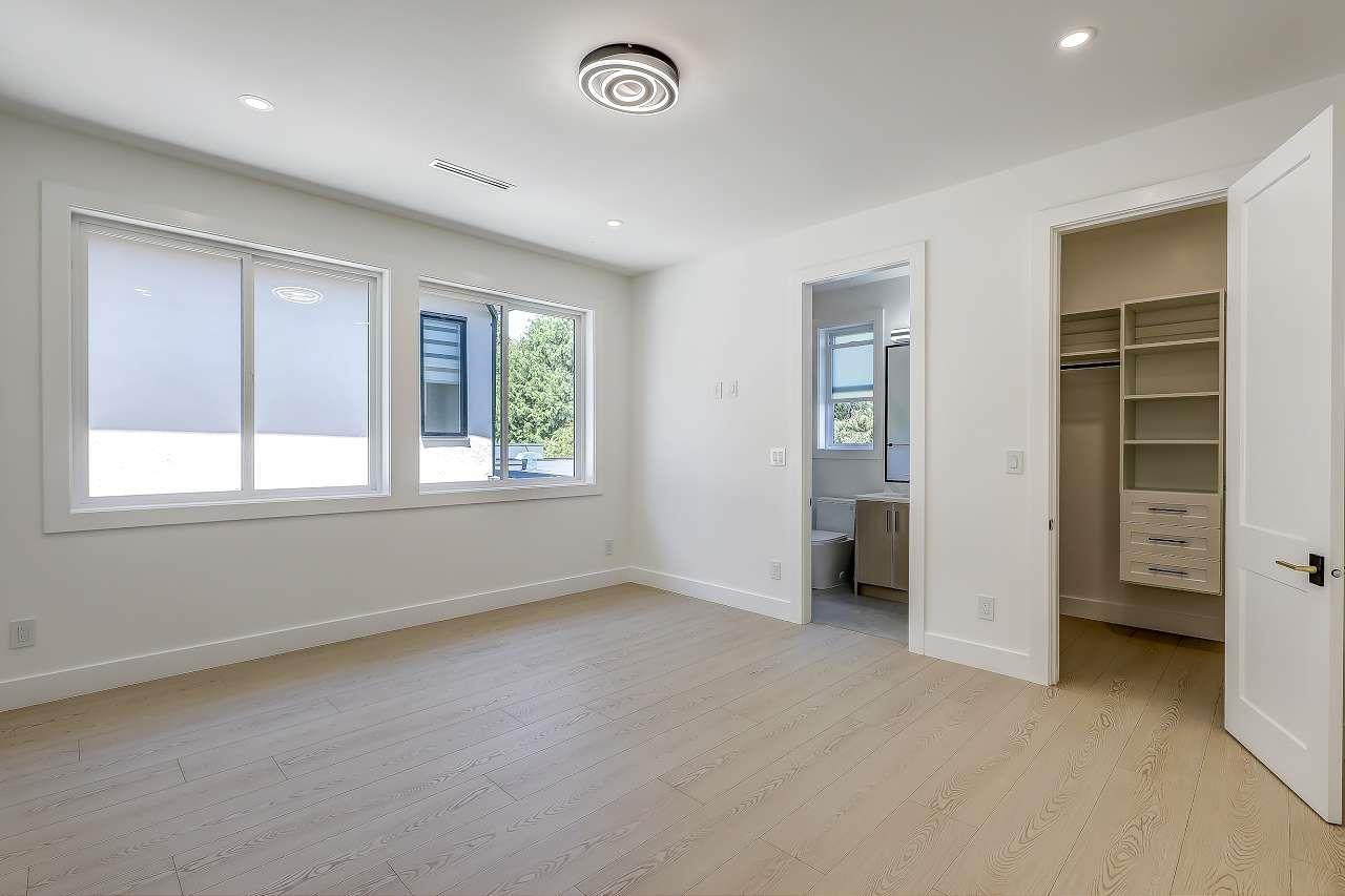 Photo 34 of 15569 Oxenham Avenue, White Rock BC