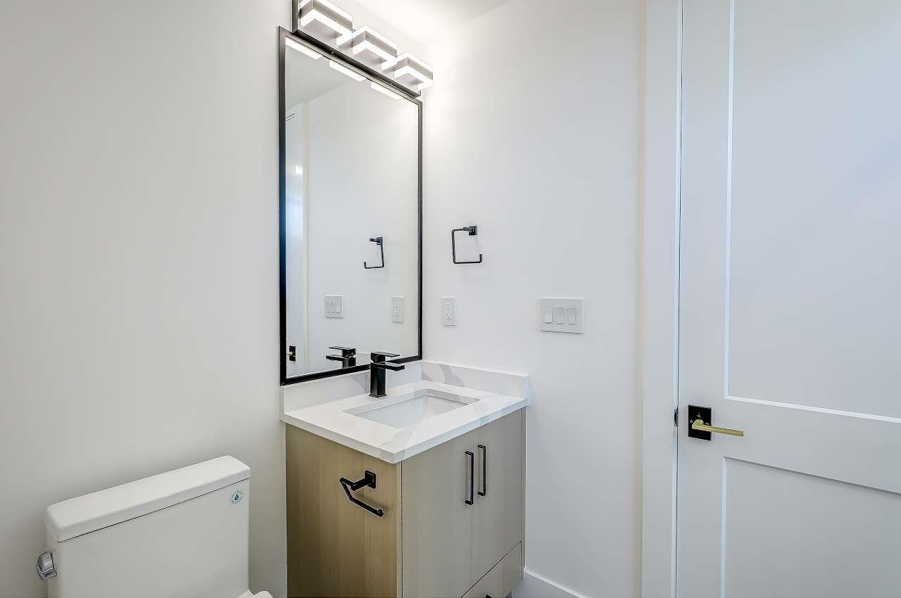 Photo 2 of 15569 Oxenham Avenue, White Rock BC