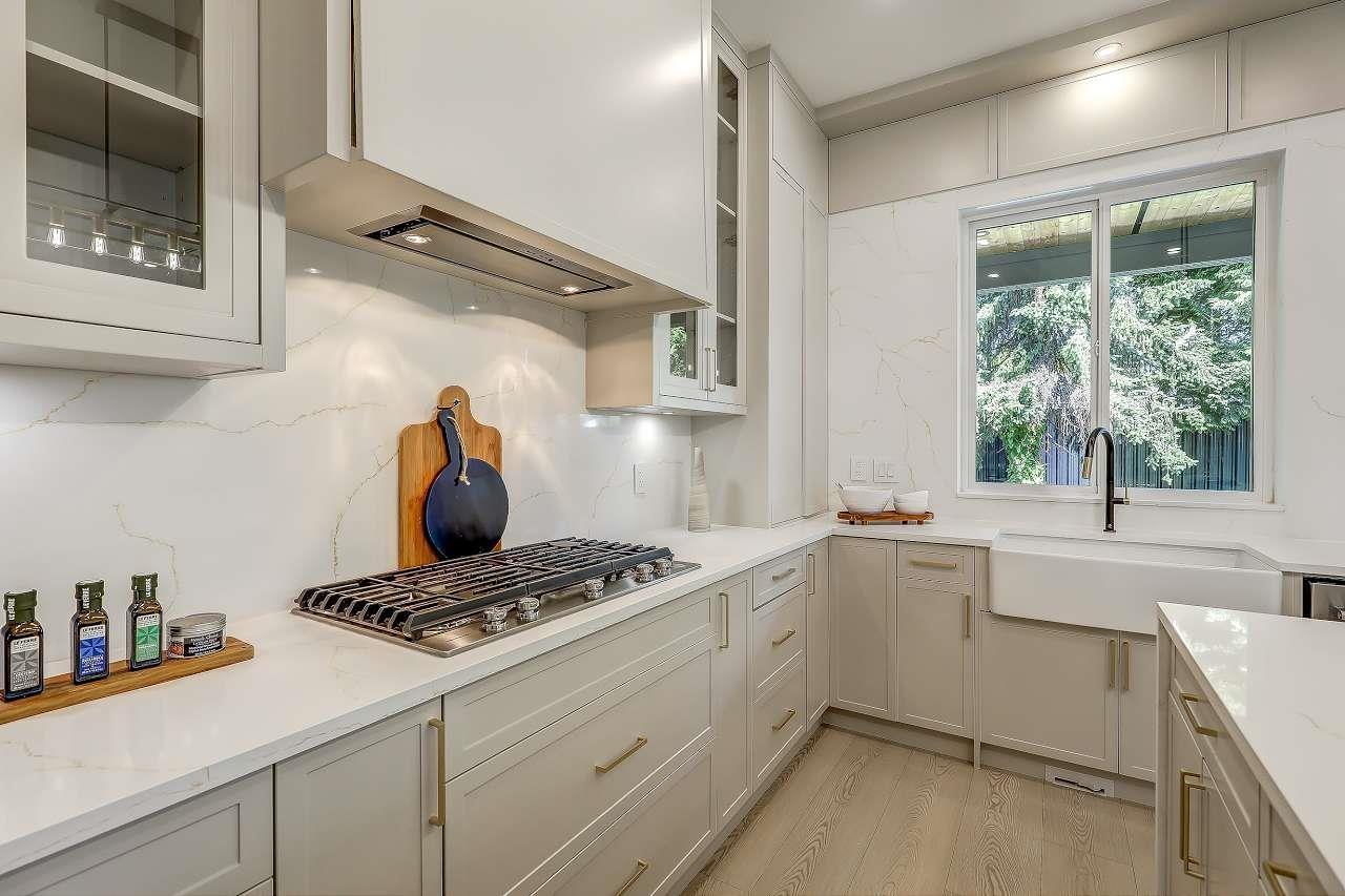 Photo 10 of 15569 Oxenham Avenue, White Rock BC