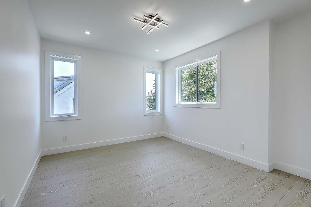 Photo 7 of 15569 Oxenham Avenue, White Rock BC