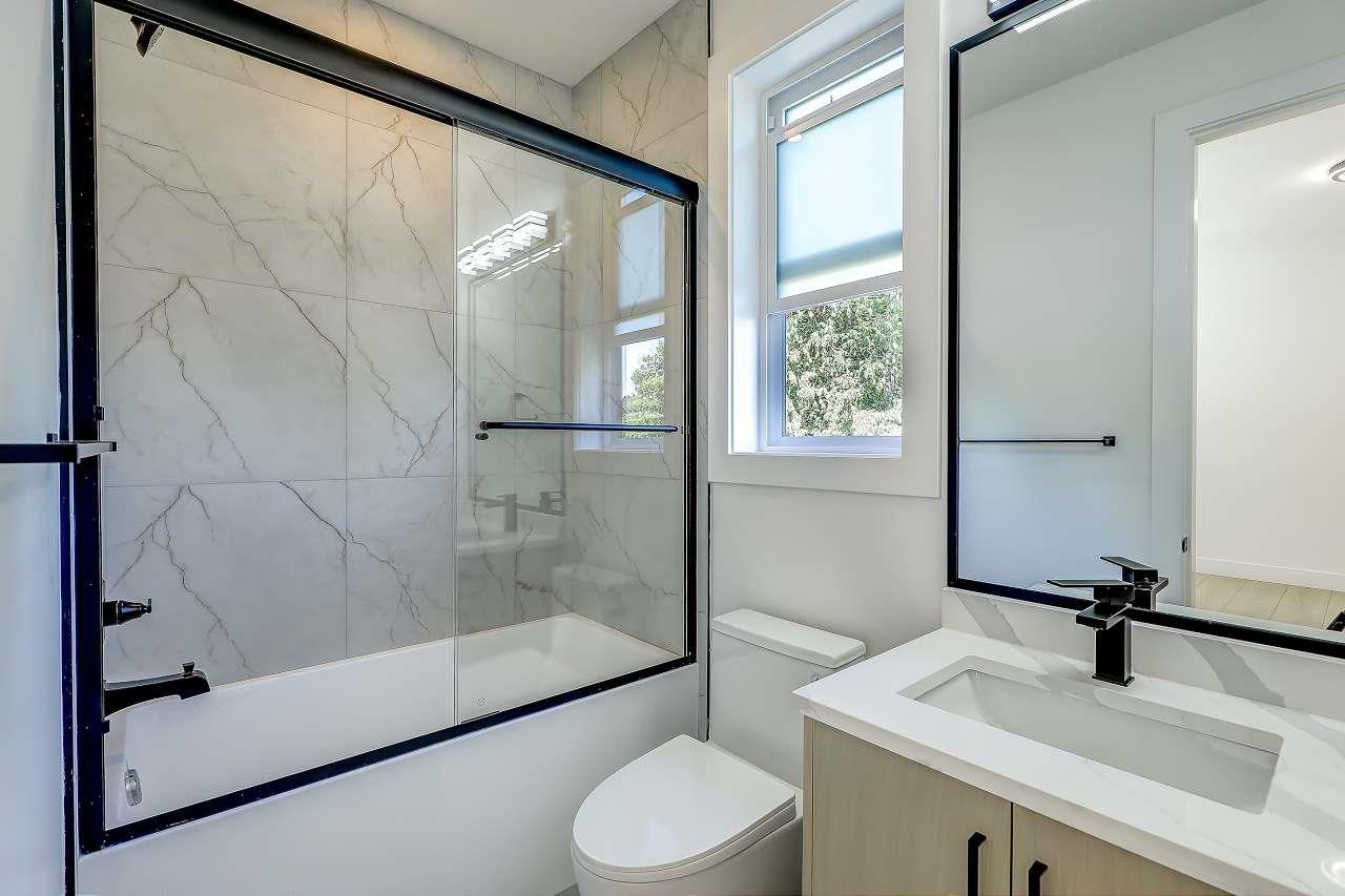 Photo 4 of 15569 Oxenham Avenue, White Rock BC