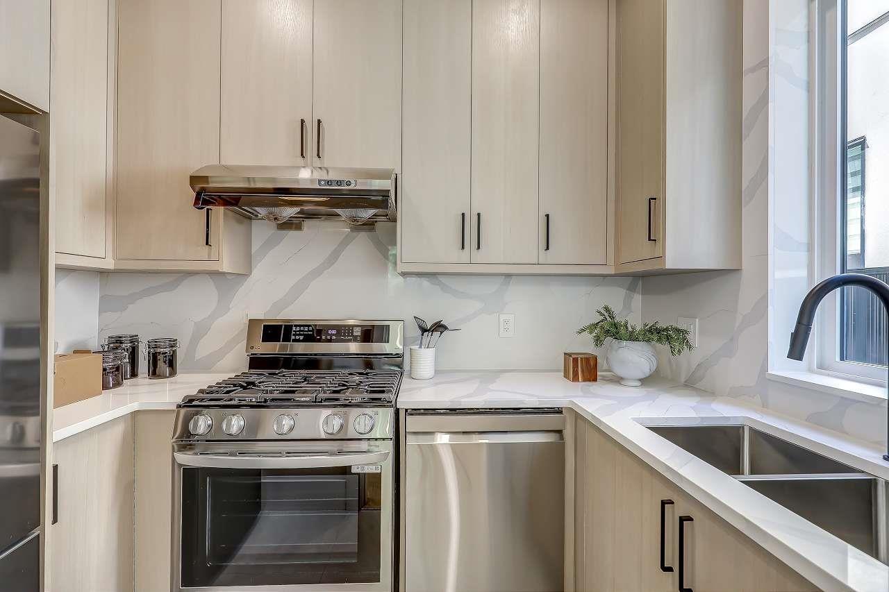 Photo 19 of 15569 Oxenham Avenue, White Rock BC