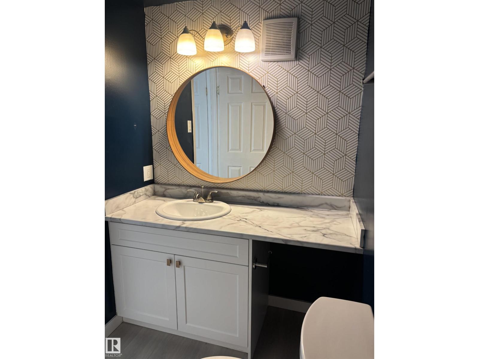 Photo 9 of 203 8930 149 St Nw, Edmonton AB