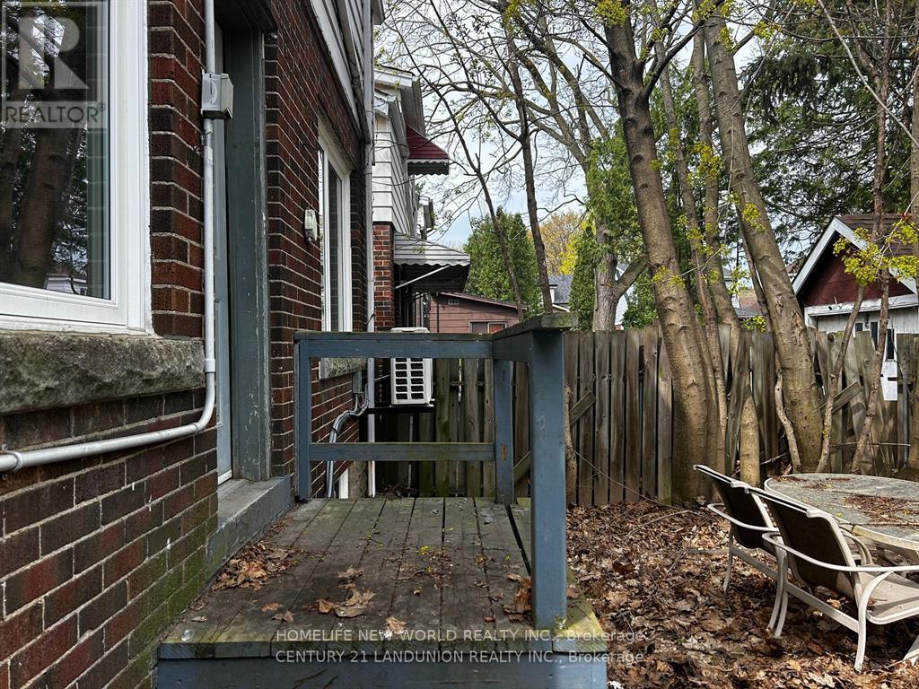 Photo 3 of Main Rm 2 46 Arnold Street, Hamilton ON