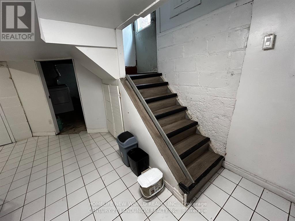 Photo 17 of Main Rm 2 46 Arnold Street, Hamilton ON
