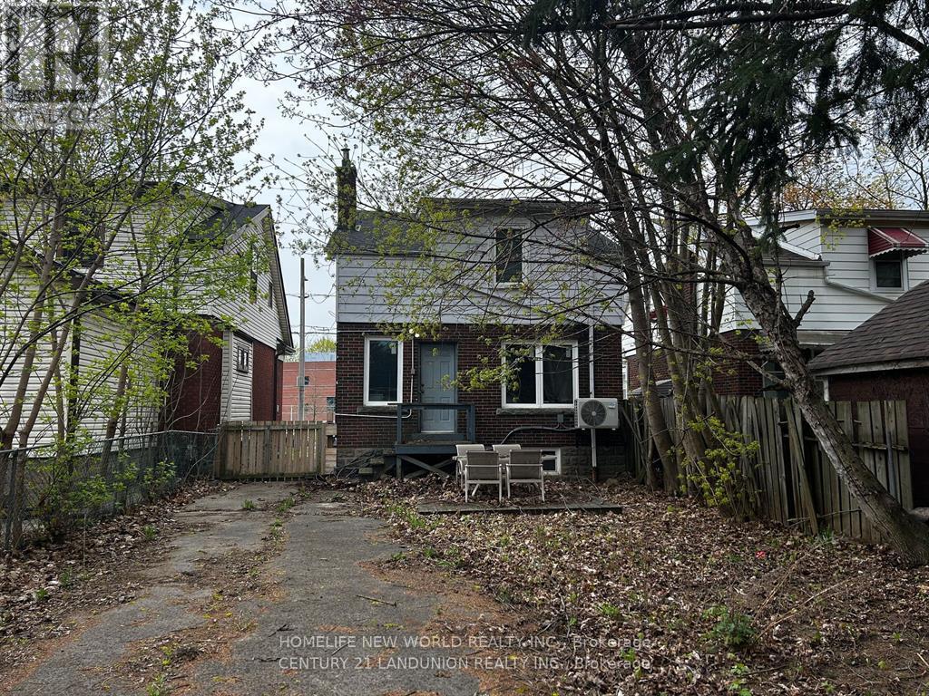 Photo 16 of Main Rm 2 46 Arnold Street, Hamilton ON