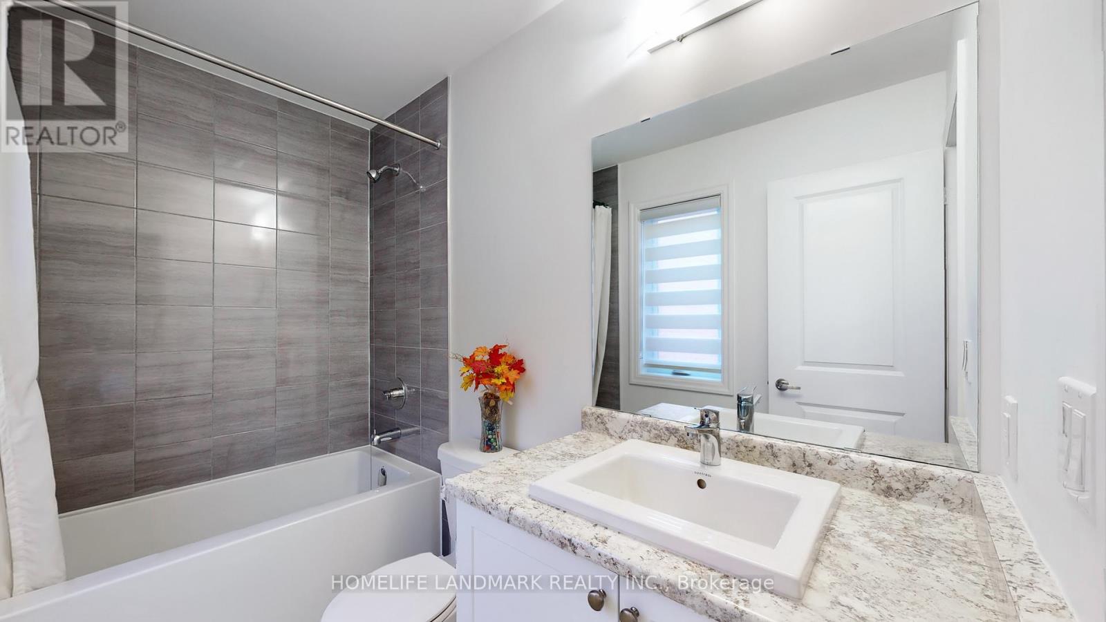 Photo 9 of 62 Frank Kelly Drive, East Gwillimbury ON