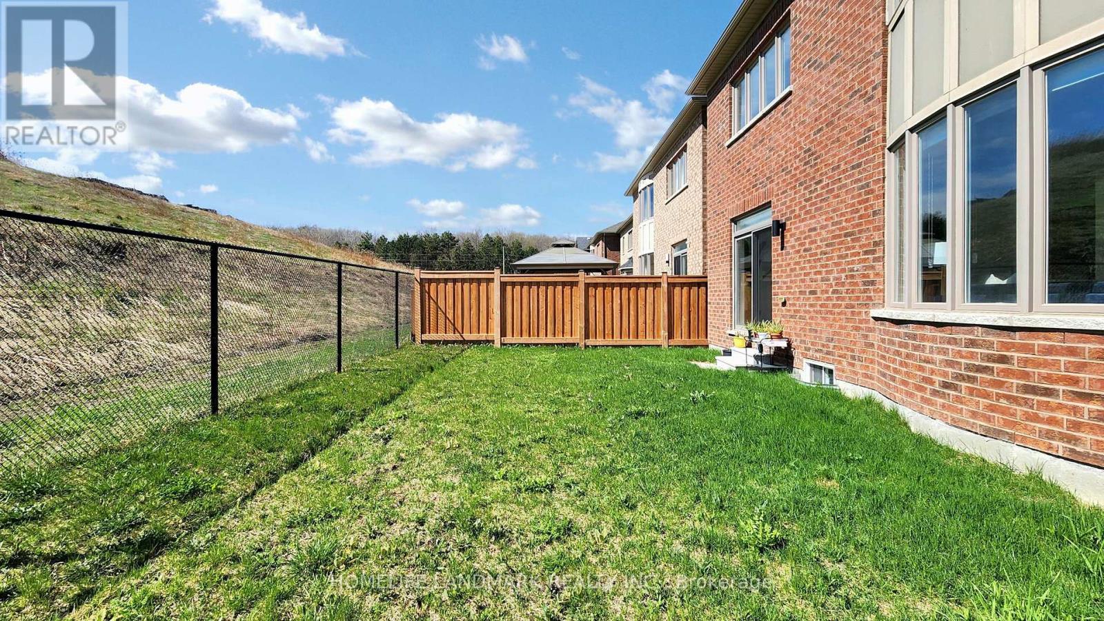 Photo 24 of 62 Frank Kelly Drive, East Gwillimbury ON