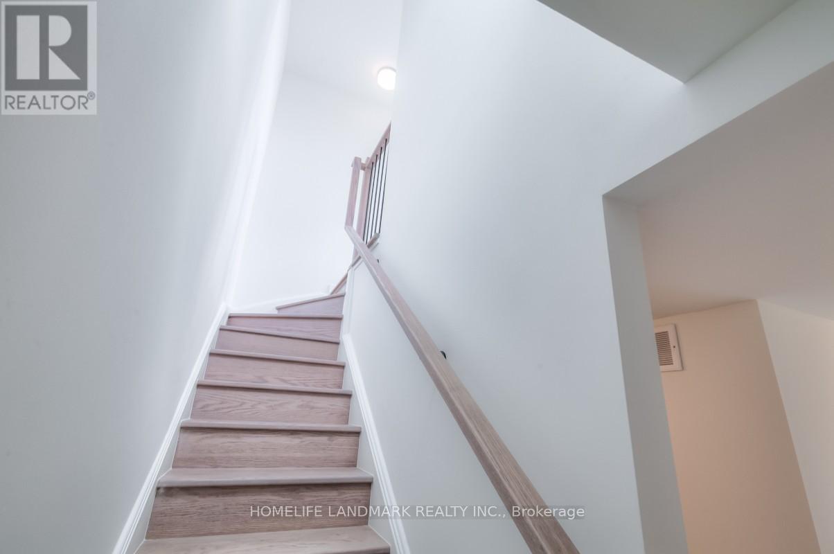 Photo 35 of 309 11 Walder Lane, Richmond Hill ON
