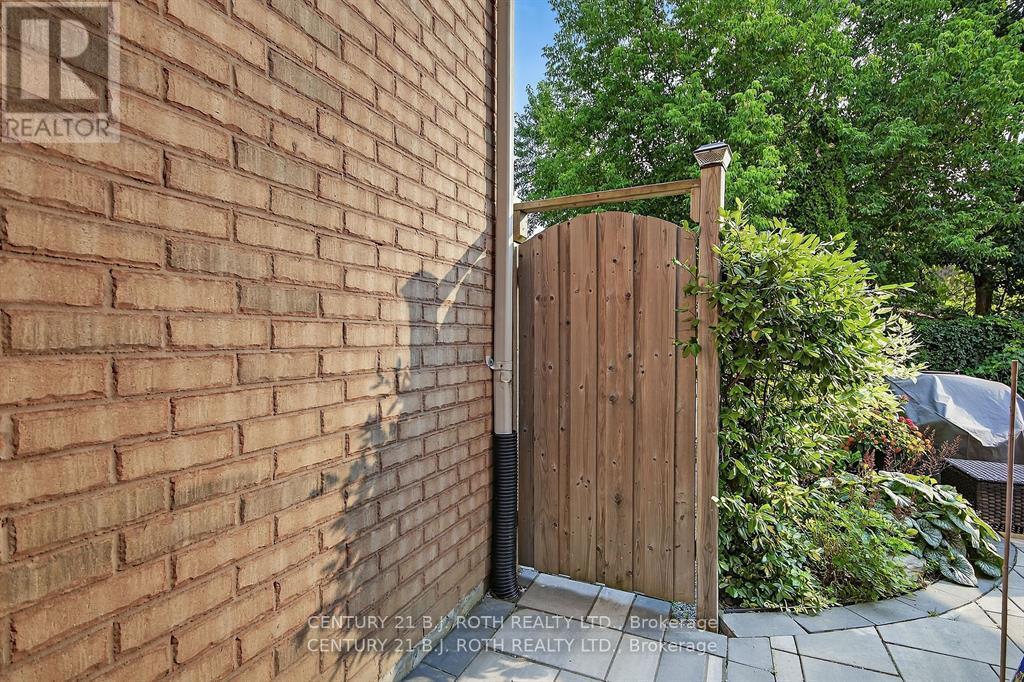 Photo 3 of 80 Bruce Crescent, Barrie ON