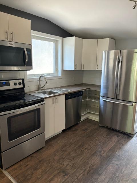 Photo 10 of 430 Martin Avenue W, Winnipeg MB